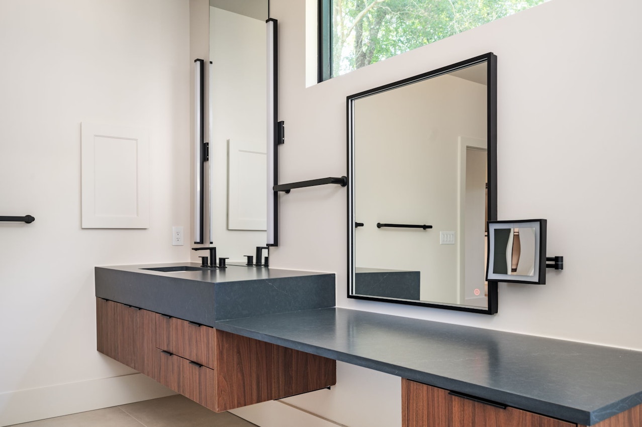 Oakview Signature Bath